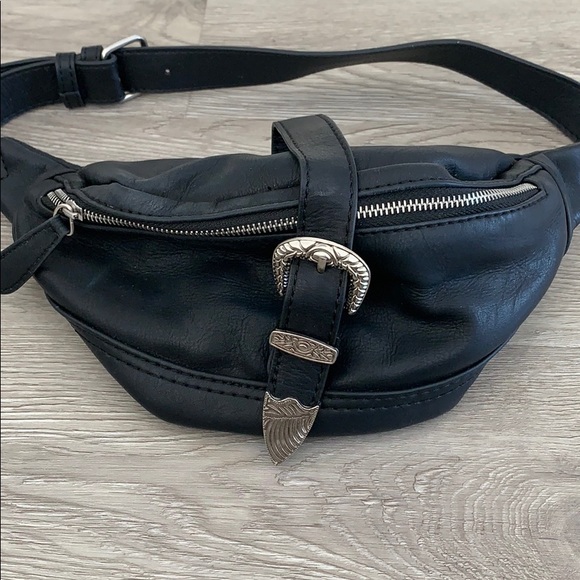 Forever 21 Black Mini Bag - Picture 2 of 4